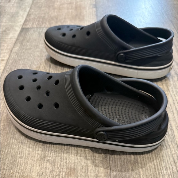 Crocs - Picture 2 of 3